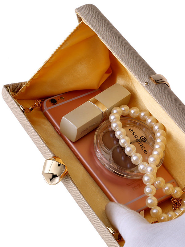 Sophisticated Bag with a Clean Classic Look