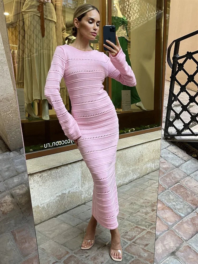 Well Tailored Dress with a Graceful Silhouette