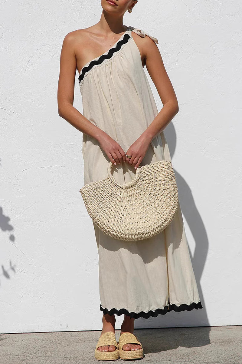 Beautifully Finished Dress in a Timeless Design