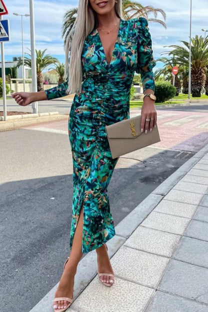 Classic Vintage Dress with a Flattering Fit
