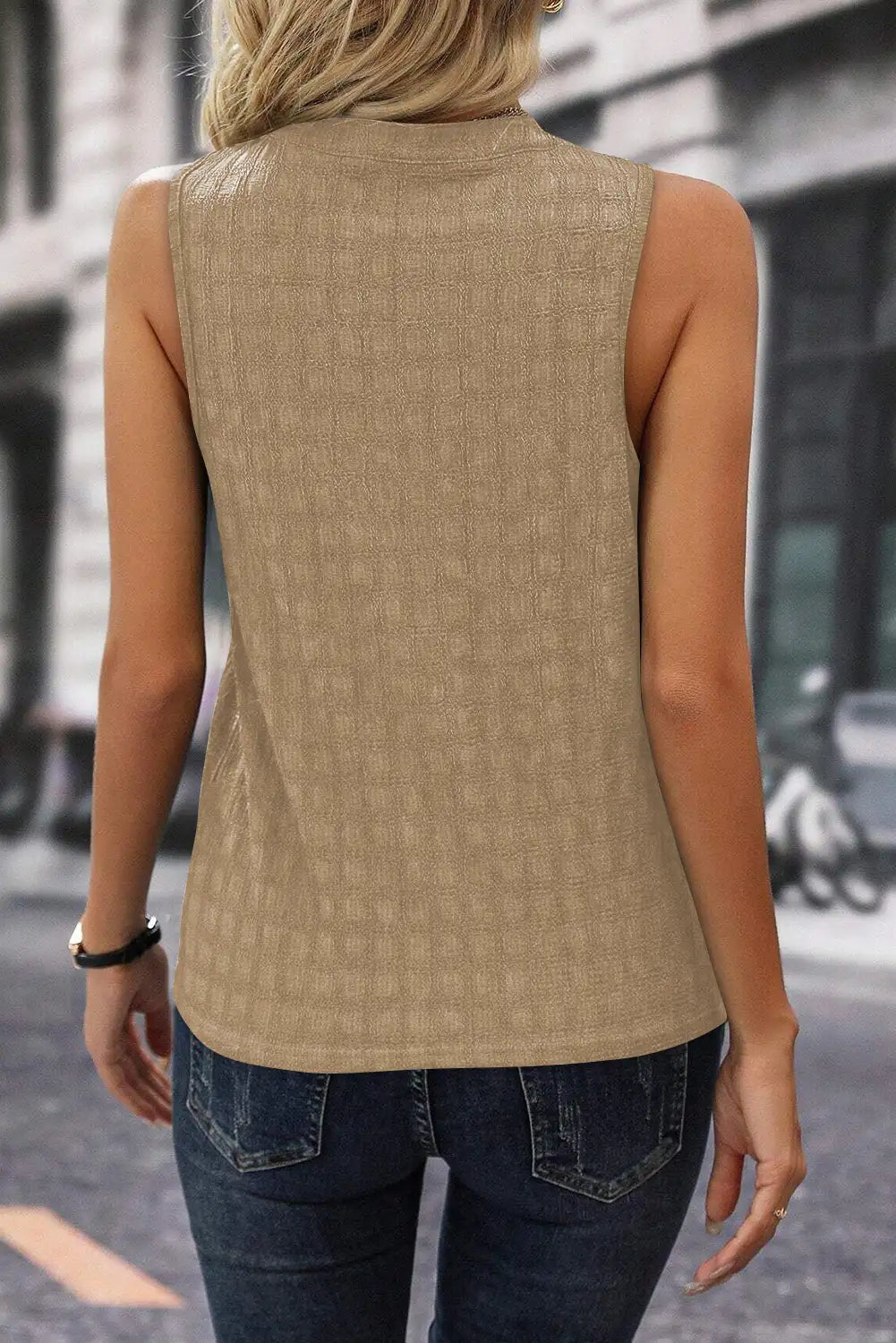 Well Tailored Top with a Graceful Silhouette
