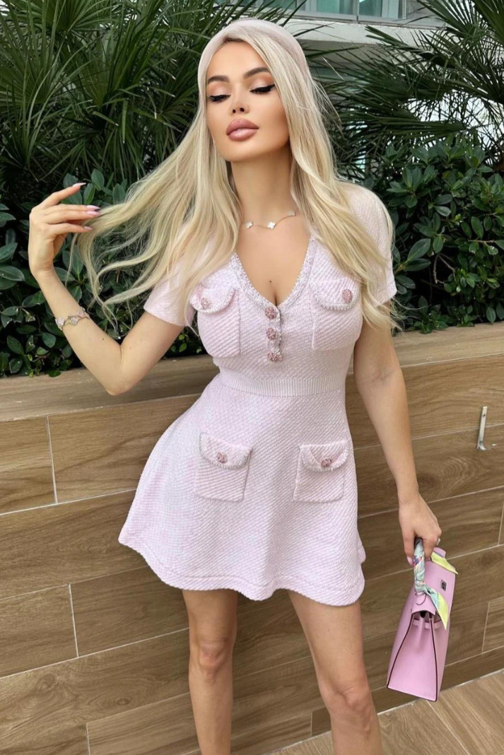 Beautifully Crafted Dress in a Classic Style