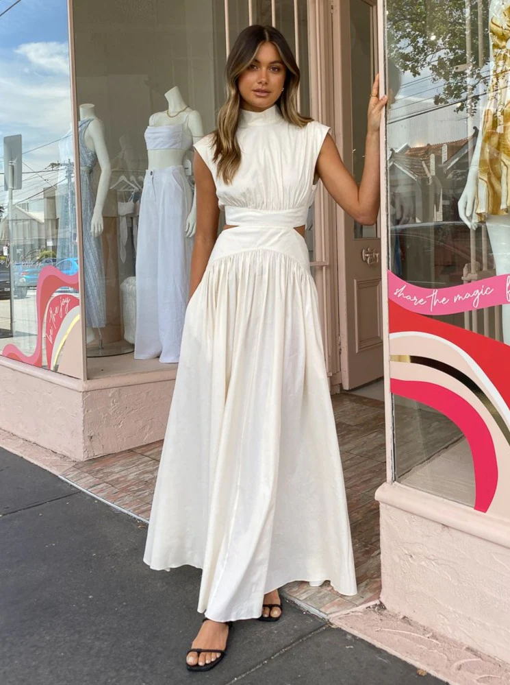 Sophisticated Dress with a Clean Classic Look