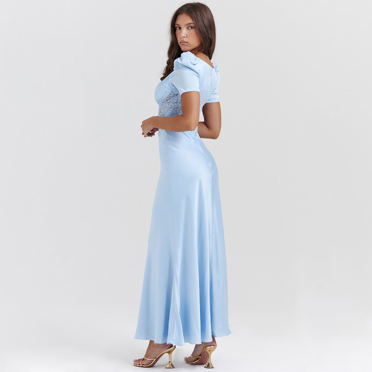 Beautifully Finished Dress in a Timeless Design