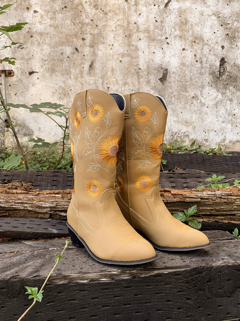 Polished Boots with an Effortless Classic Look