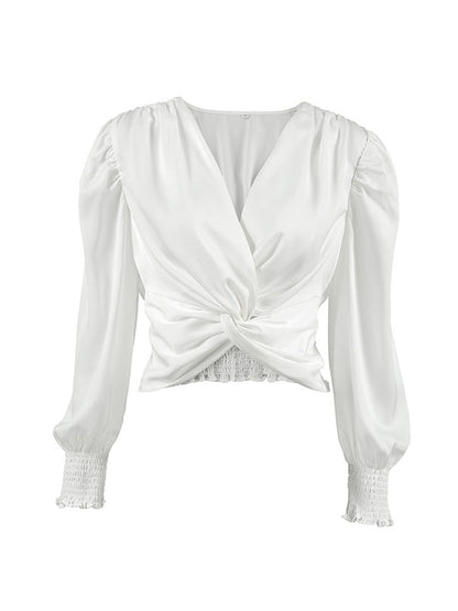 Well Tailored Blouse with a Graceful Silhouette