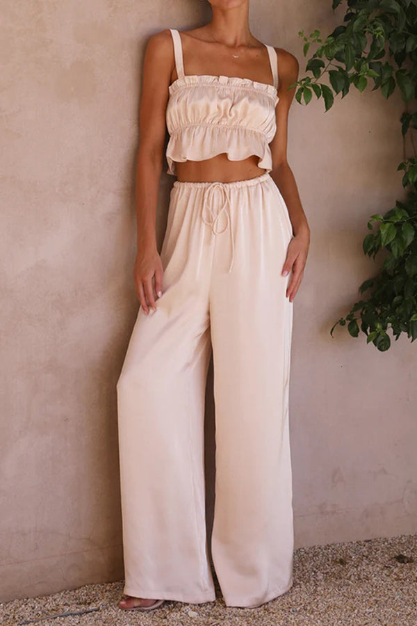 Effortlessly Elegant Pants with a Timeless Design