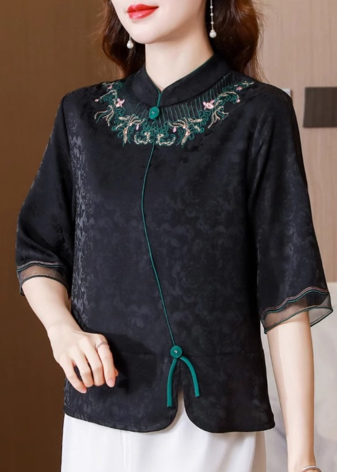 Well Tailored Blouse with a Graceful Silhouette