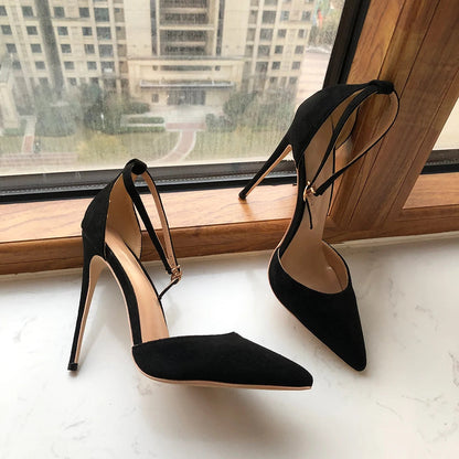 Effortlessly Elegant Shoes with a Timeless Design