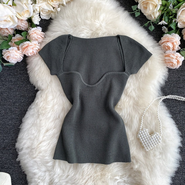 Effortlessly Elegant T-Shirt with a Timeless Design