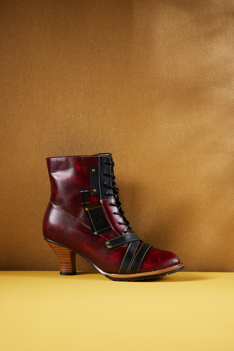 Effortlessly Elegant Boots with a Timeless Design