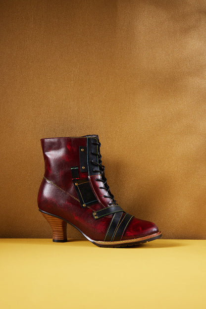 Effortlessly Elegant Boots with a Timeless Design