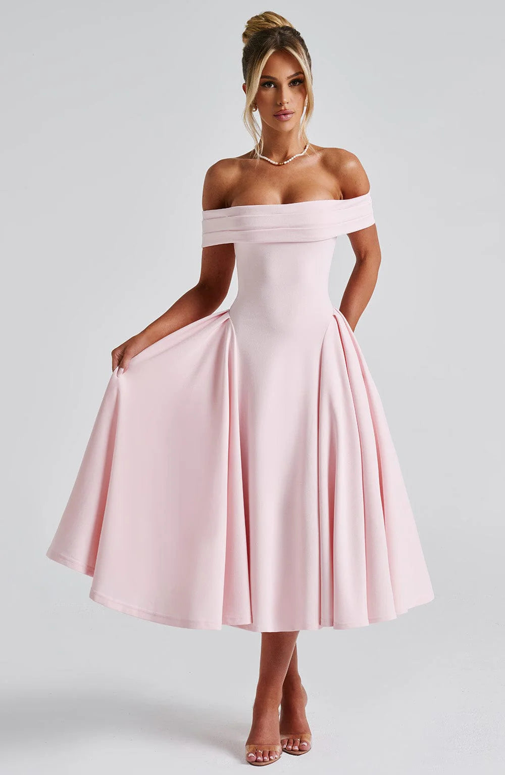Beautifully Finished Dress in a Timeless Design