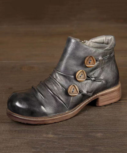 Effortlessly Elegant Boots with a Timeless Design