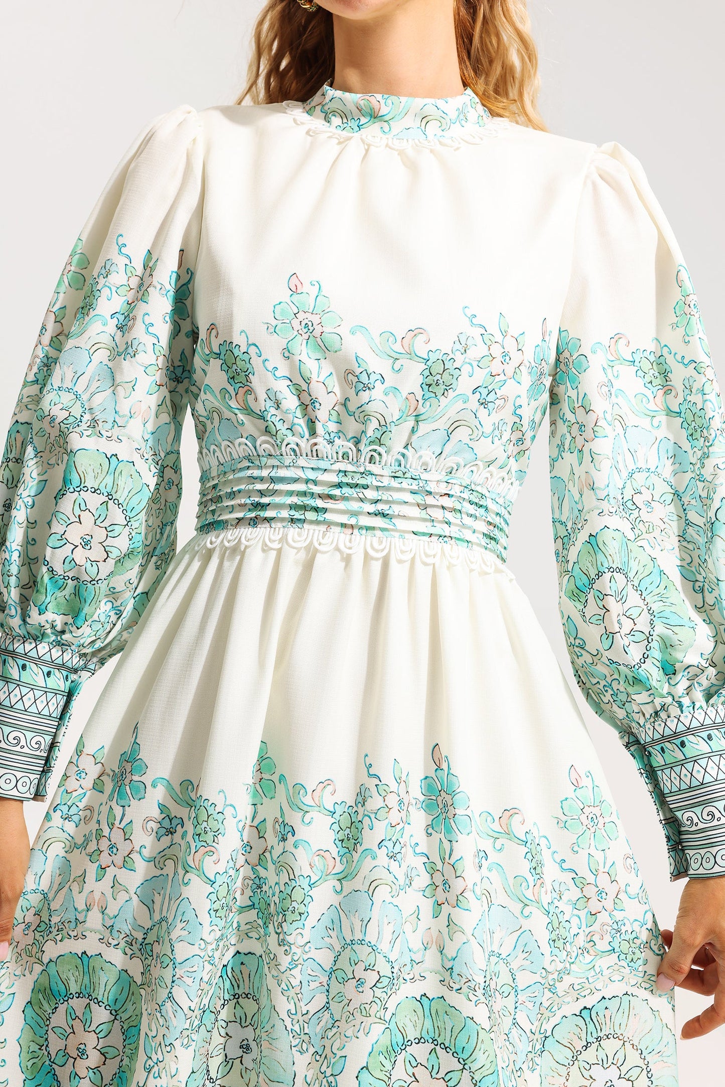 Well Tailored Dress with a Graceful Silhouette