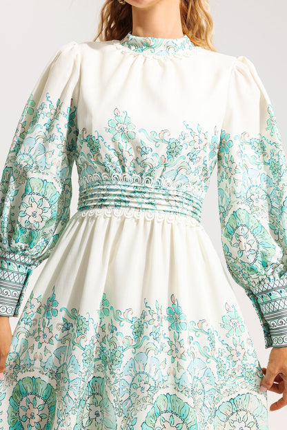 Well Tailored Dress with a Graceful Silhouette