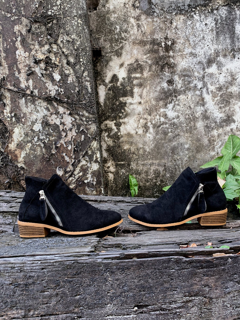 Polished Boots with an Effortless Classic Look