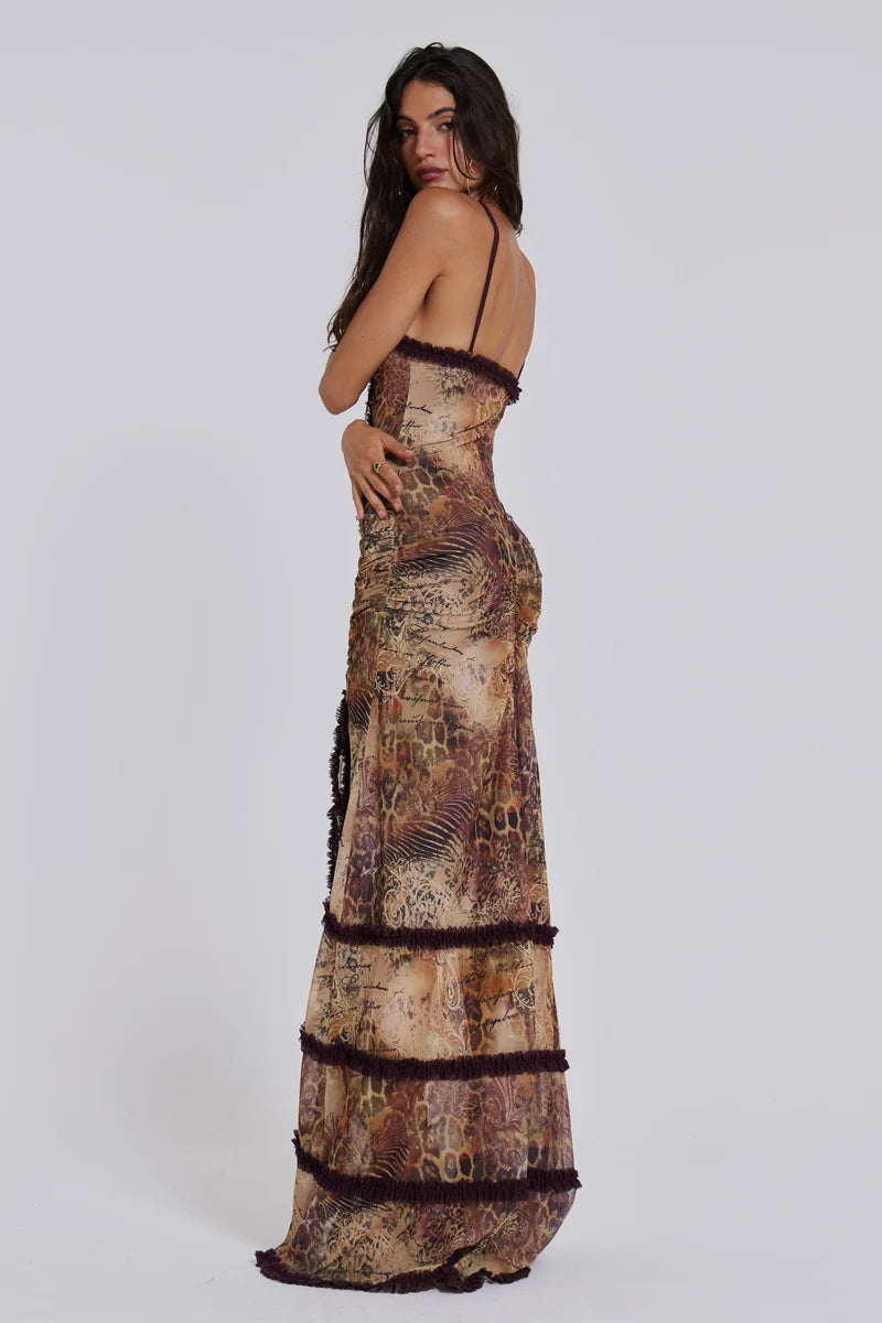 Well Tailored Dress with a Graceful Silhouette