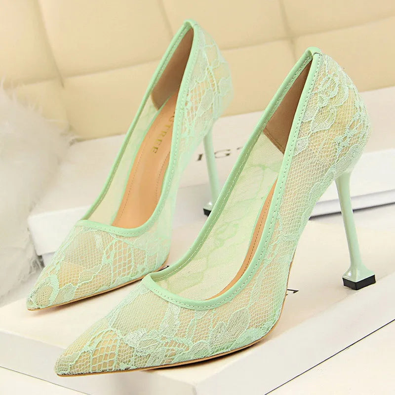 Classic Vintage Heels with a Flattering Fit