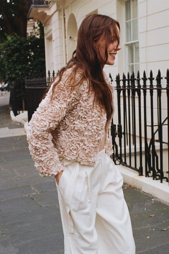 Well Tailored Jacket with a Graceful Silhouette