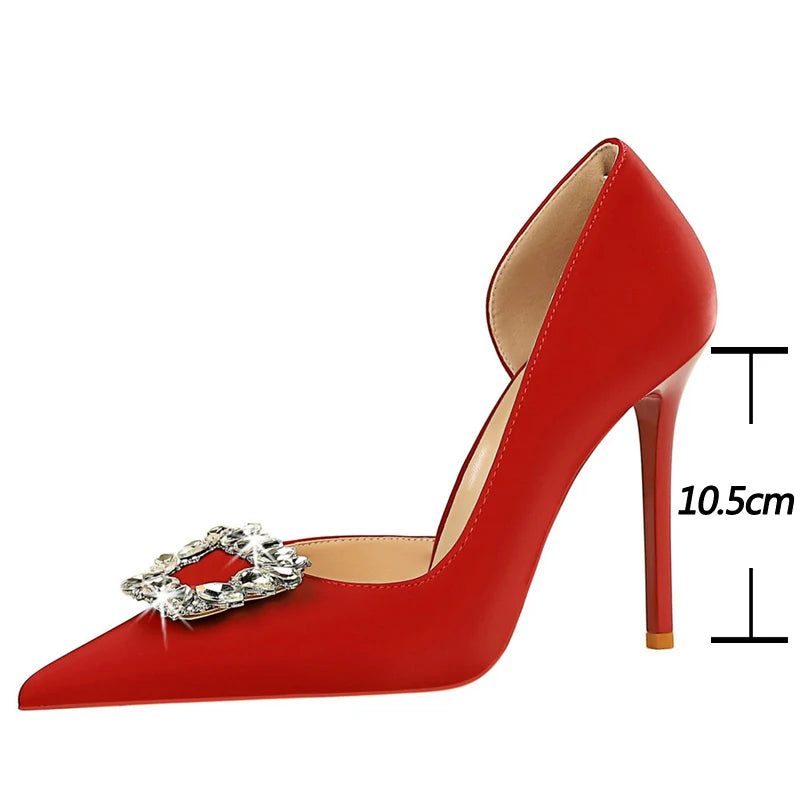 Beautifully Finished Heels in a Timeless Design