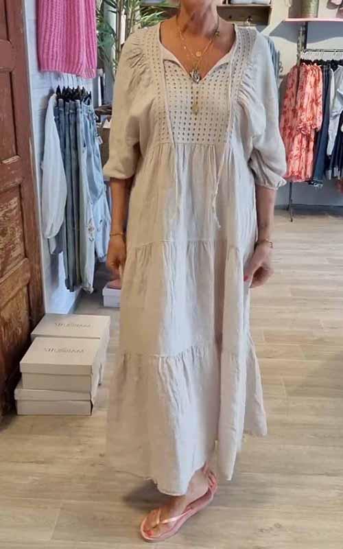 Classic Vintage Dress with a Flattering Fit