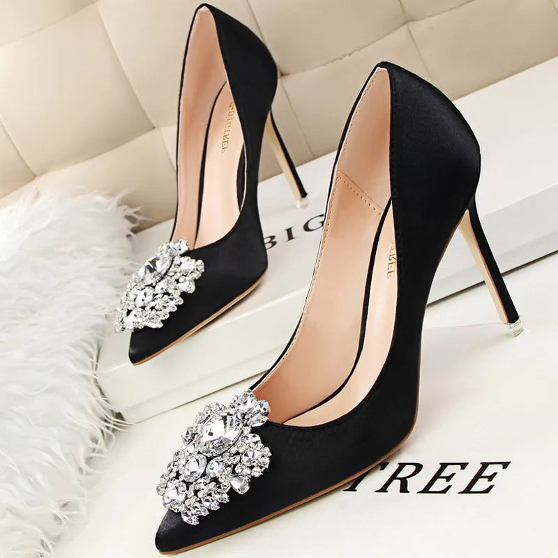 A Vintage Style Heels with Delicate Timeless Details