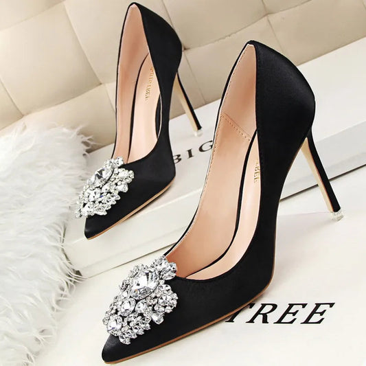 A Vintage Style Heels with Delicate Timeless Details