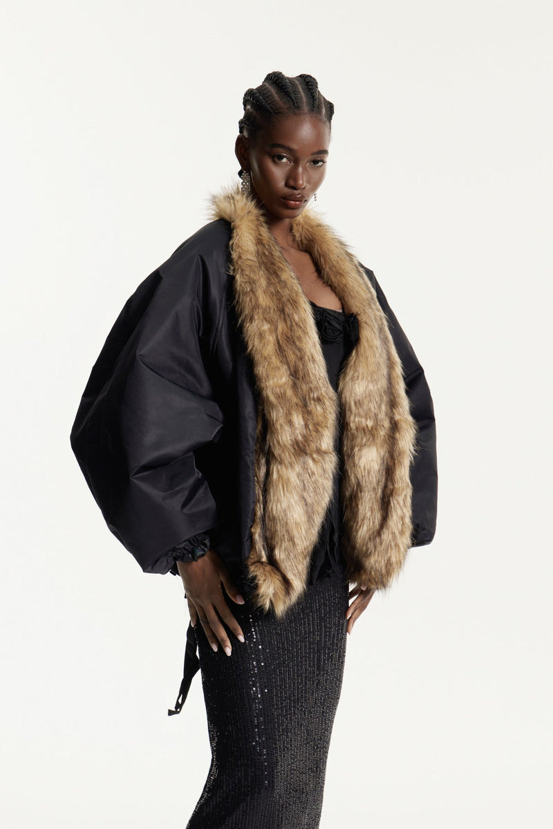 Effortlessly Elegant Jacket with a Timeless Design