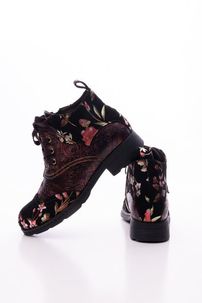 Beautifully Finished Boots in a Timeless Design