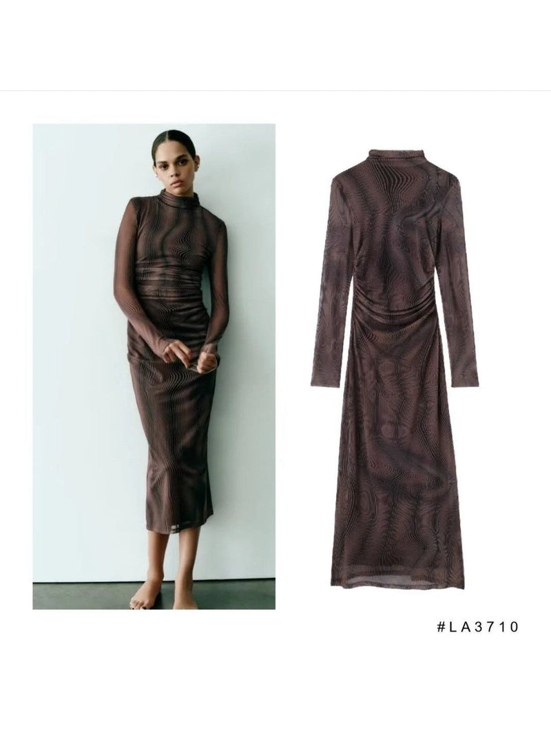 Well Tailored Dress with a Graceful Silhouette