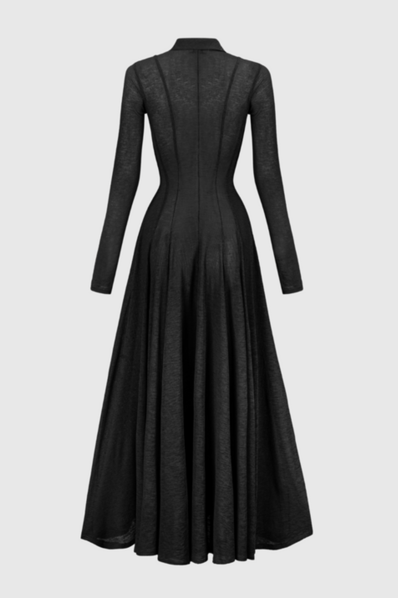 Well Tailored Dress with a Graceful Silhouette