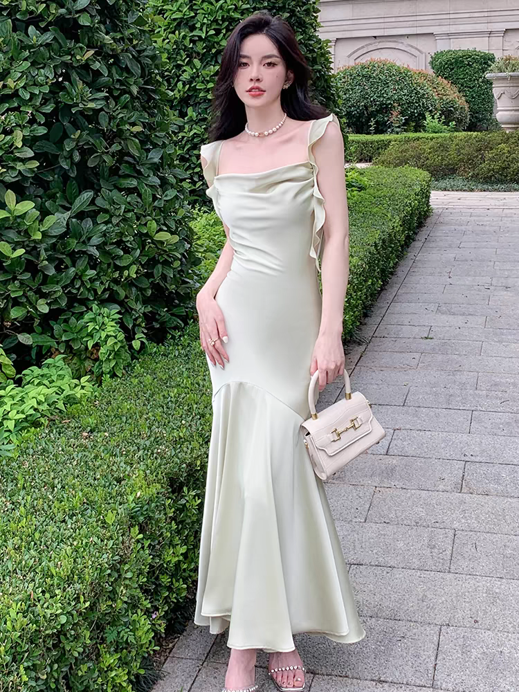 Gracefully Styled Dress for Any Occasion