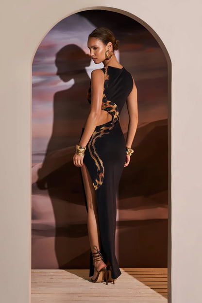 Gracefully Styled Dress for Any Occasion