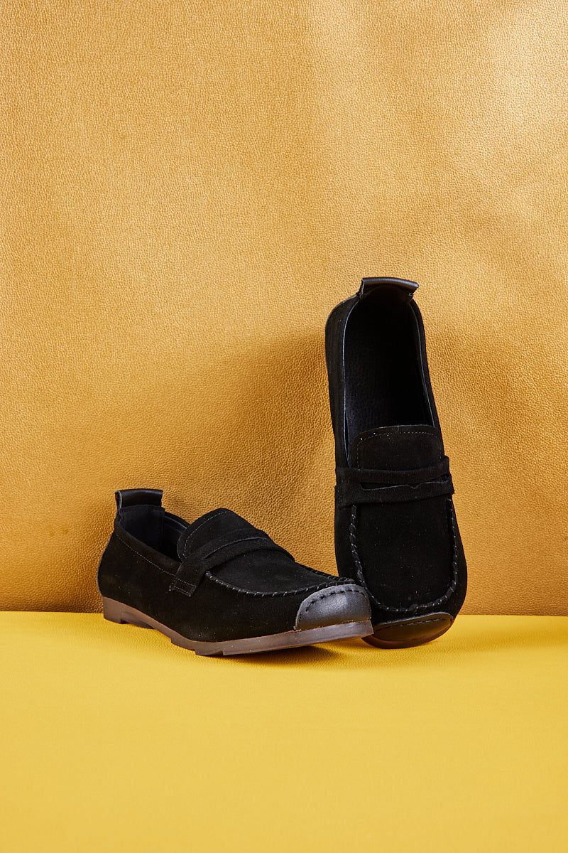 Gracefully Styled Garment for Any Occasion