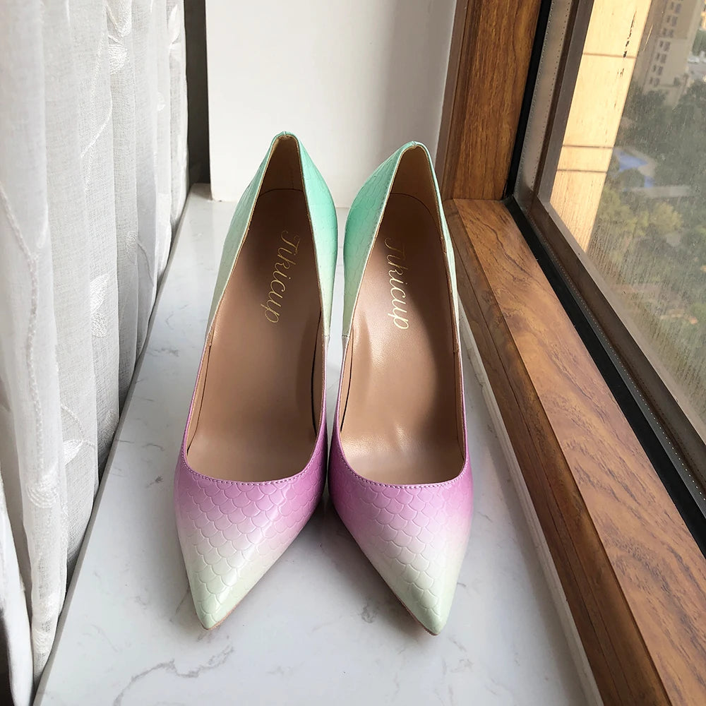 Effortlessly Elegant Shoes with a Timeless Design