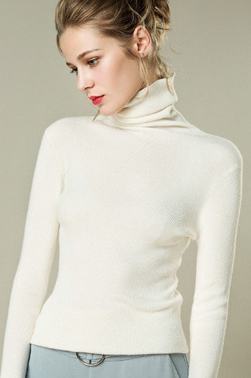 Well Tailored Top with a Graceful Silhouette
