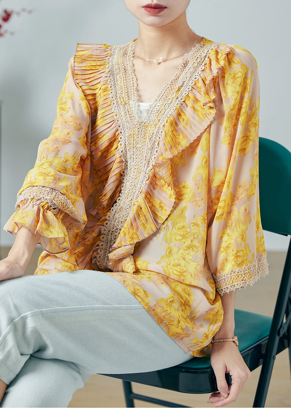 Effortlessly Elegant Top with a Timeless Design