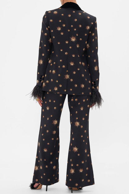 Effortlessly Elegant Pants with a Timeless Design
