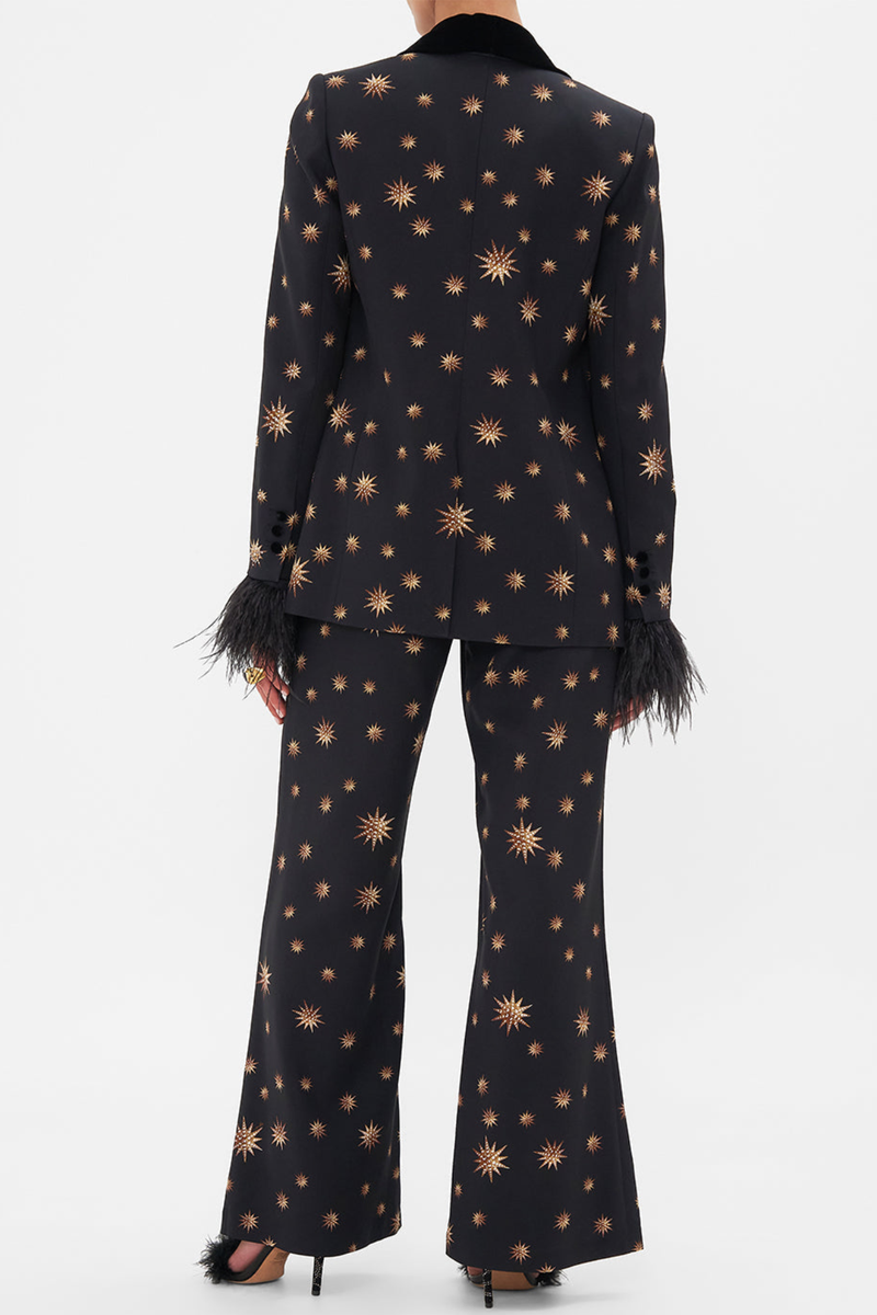 Effortlessly Elegant Pants with a Timeless Design