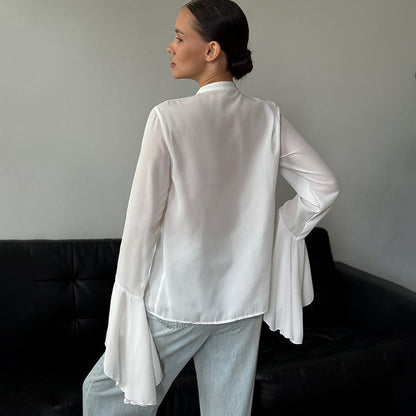 Effortlessly Elegant Blouse with a Timeless Design