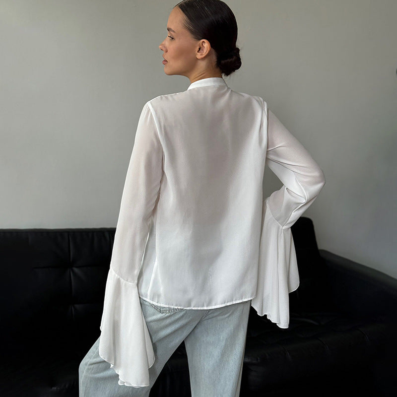 Effortlessly Elegant Blouse with a Timeless Design