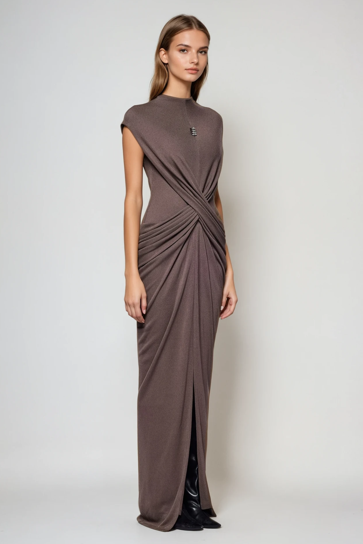 Well Tailored Dress with a Graceful Silhouette