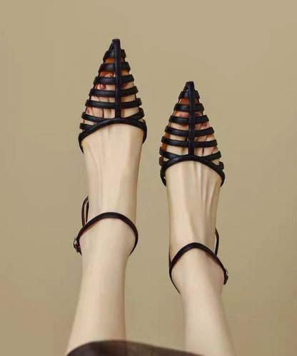 Effortlessly Elegant Sandals with a Timeless Design