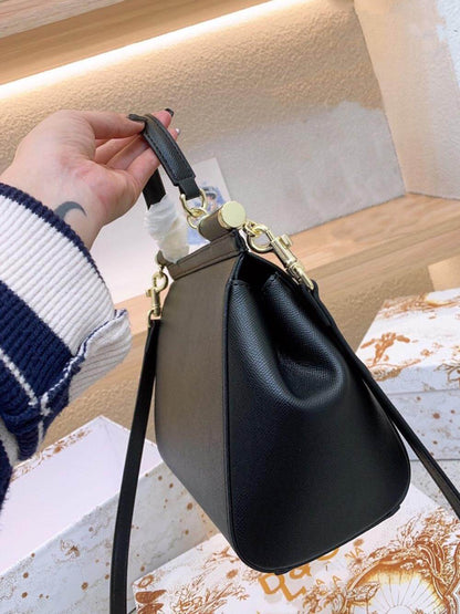 Classic Vintage Bag with a Flattering Fit