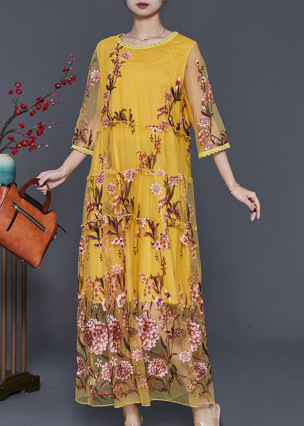 Effortlessly Elegant Dress with a Timeless Design