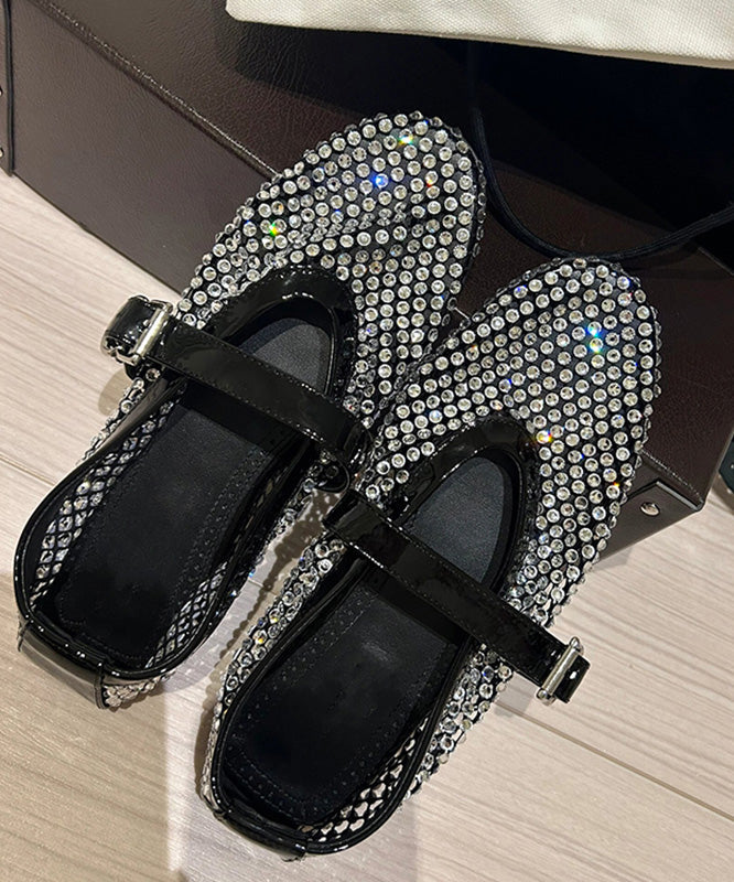 Well Tailored Shoes with a Graceful Silhouette