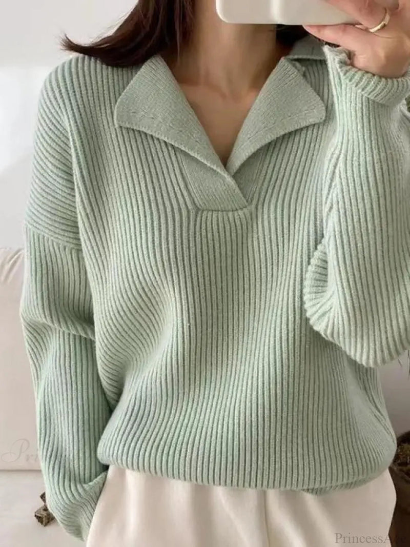 Effortlessly Elegant Sweater with a Timeless Design