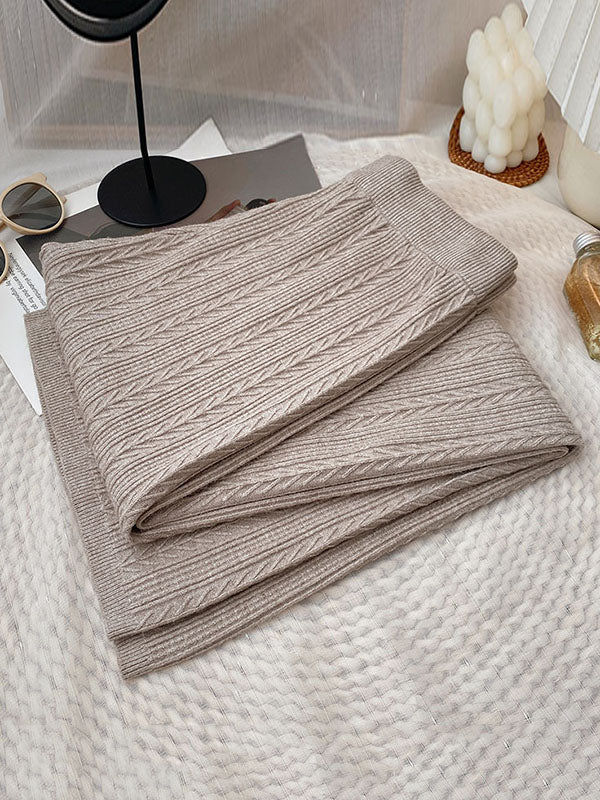 Well Tailored Trousers with a Graceful Silhouette