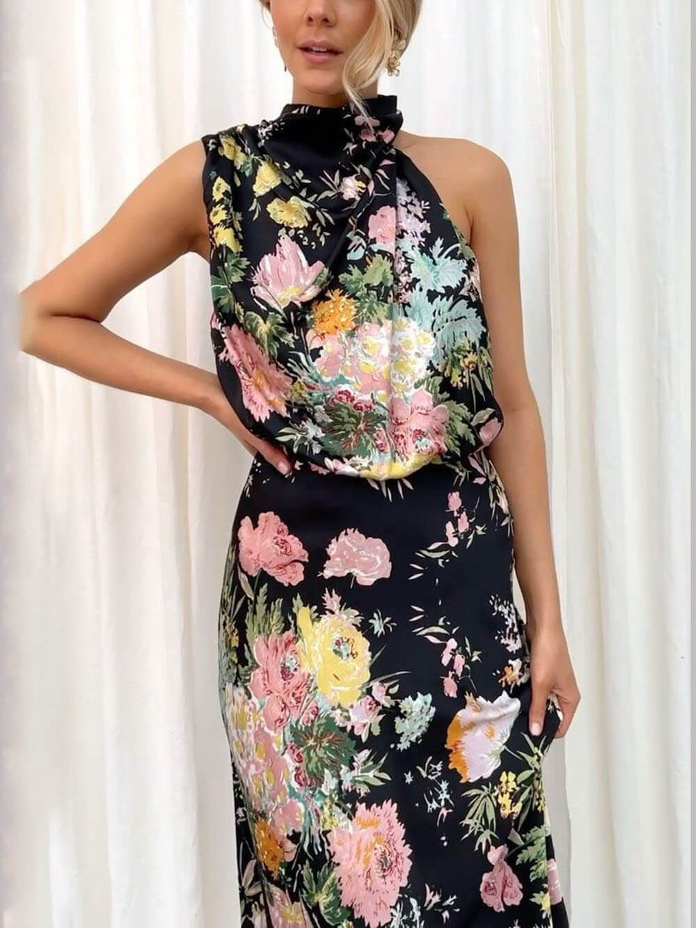 Sophisticated Dress with a Clean Classic Look